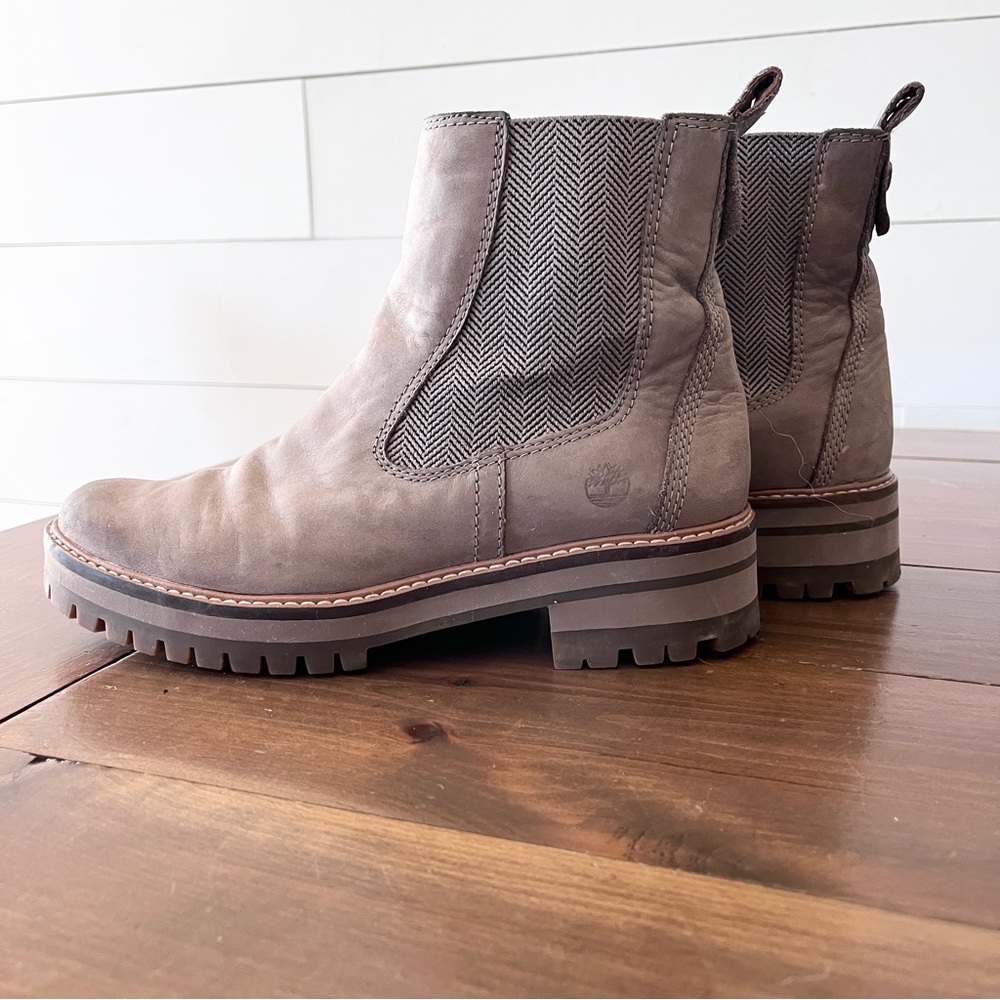 Women’s Courmayeur Valley Chelsea boot size 8.5